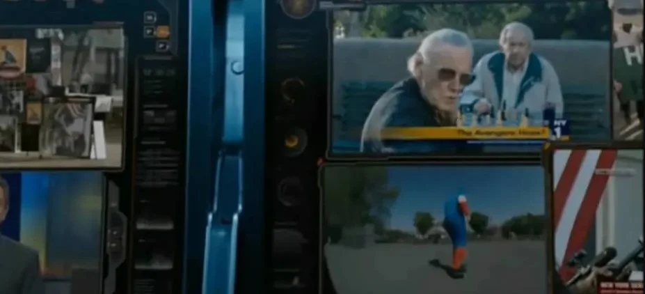 Vingadores (2012): Ele aparece em um noticiário na TV no primeiro Vingadores Vingadores (2012): Ele aparece em um noticiário na TV no primeiro Vingadores