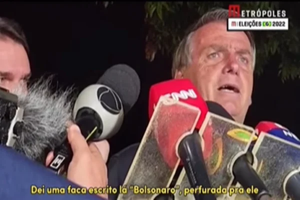 Bolsonaro diz que deu faca com seu nome a Moraes: “Ficou apavorado”