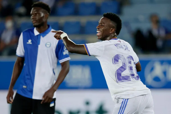 Vinicius Jr. marca em goleada do Real Madrid em estreia no Espanhol