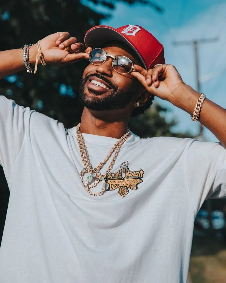 <strong>Big Sean:</strong> Sean Michael Leonard Anderson, mais conhecido pelo seu nome artístico Big Sean, é um rapper americano. Big Sean assinou um contrato discográfico com a editora GOOD do também rapper Kanye West em 2007, e, em 2008, assinou com a Def Jam. Uma de suas principais músicas é <a href="https://www.youtube.com/watch?v=cZaJYDPY-YQ">I Don't Fuck With You</a> <strong>Big Sean:</strong> Sean Michael Leonard Anderson, mais conhecido pelo seu nome artístico Big Sean, é um rapper americano. Big Sean assinou um contrato discográfico com a editora GOOD do também rapper Kanye West em 2007, e, em 2008, assinou com a Def Jam. Uma de suas principais músicas é <a href="https://www.youtube.com/watch?v=cZaJYDPY-YQ">I Don't Fuck With You</a>