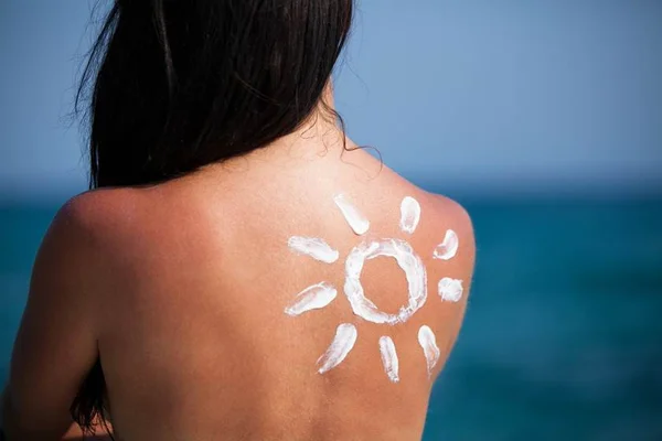 Confira três produtos que facilitam a vida de quem gosta de um bronze