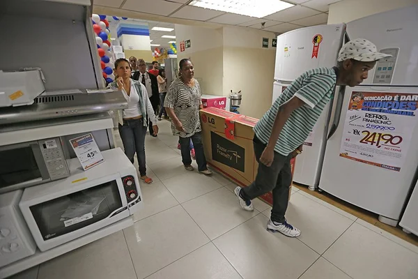Por causa de descontos, Black Friday derruba vendas do Natal