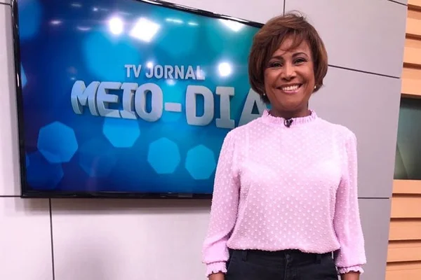 Apresentadora do SBT sofre AVC em academia e estado de saúde preocupa