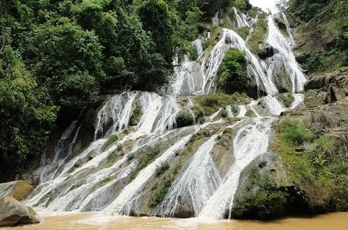 Além da Chapada: 6 cachoeiras e grutas que valem a visita em Formosa