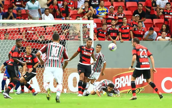 Líder, Flamengo encara Fluminense no Mané Garrincha. Ingressos à venda