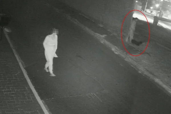 Homem mostra o pênis para mulher no meio da rua no DF - Metrópoles