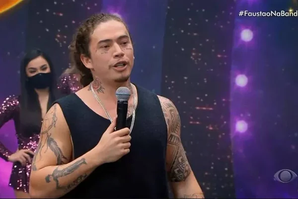 Whindersson detalha cirurgia íntima a Faustão: “Não podia sentar”