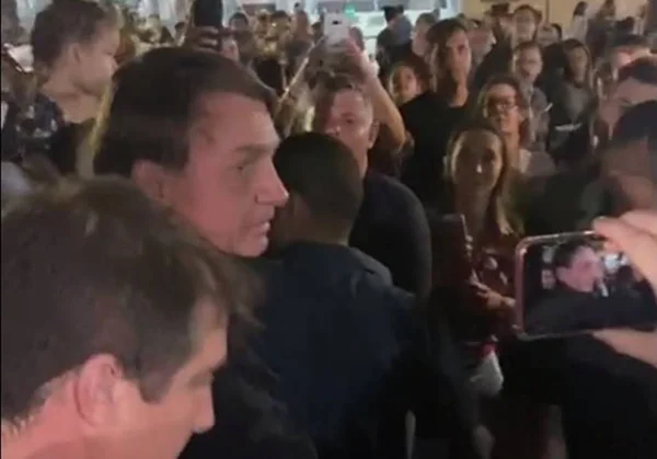 Fora da agenda, Bolsonaro vai à Festa Junina do Clube do Exército