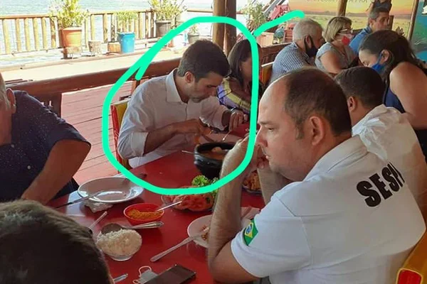 Governador do Pará, Helder Barbalho almoça aglomerado e choca eleitores