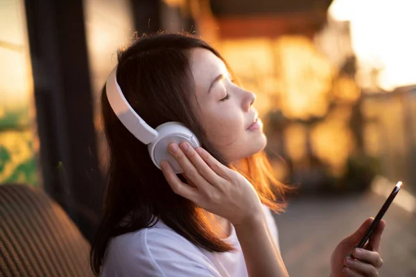 Headphone