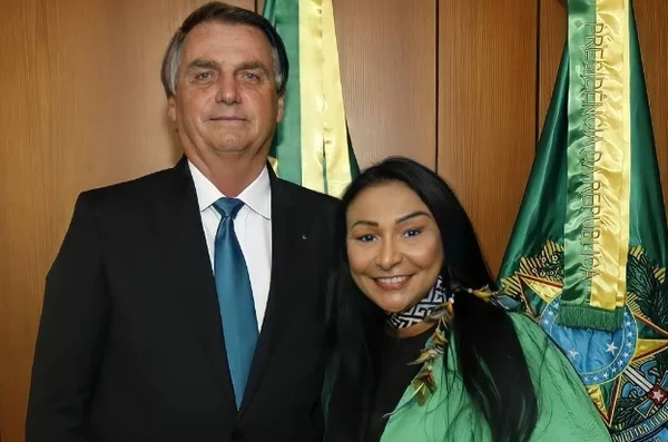 Chefe da campanha de Bolsonaro no AP é acusada de usar Fundão para harmonização facial