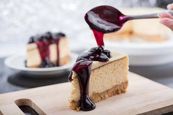 Delícia! Aprenda a fazer um cheesecake low carb para o Natal