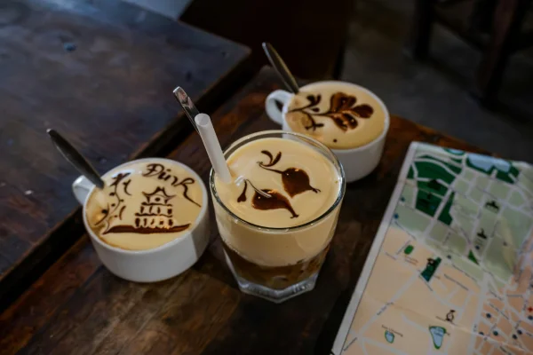 Trẽs xícaras de egg coffee
