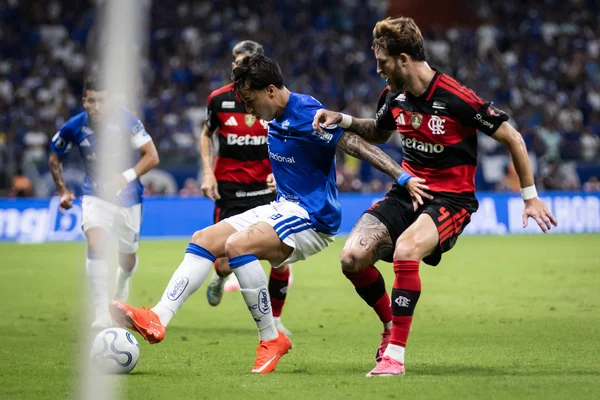 Com um gol para cada lado, Cruzeiro e Flamengo empatam na Libertadores - destaque galeria Com um gol para cada lado, Cruzeiro e Flamengo empatam na Libertadores - destaque galeria