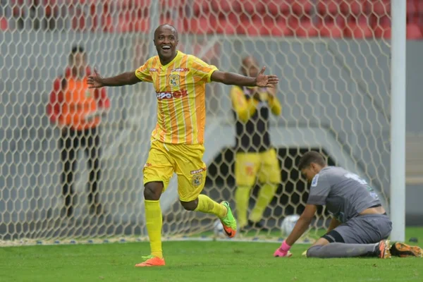 Brasiliense vence Dom Bosco e avança na Série D