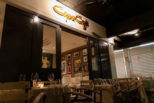 Foto colorida de uma fachada de restaurante - Metrópoles