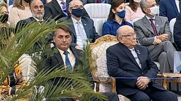 Bolsonaro promete pastor no STF e diz que pandemia está “terminando”
