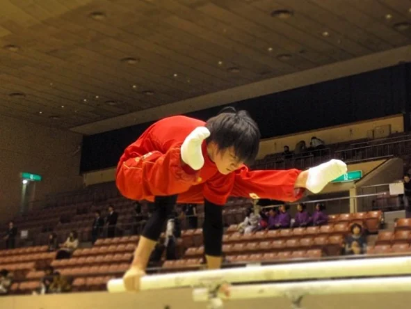Japonês Kohei Uchimura dá show e é campeão mundial de ginástica pela 6ª vez seguida