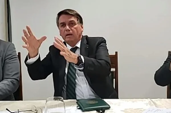 Bolsonaro diz que não tem que orientar governadores a usar verbas