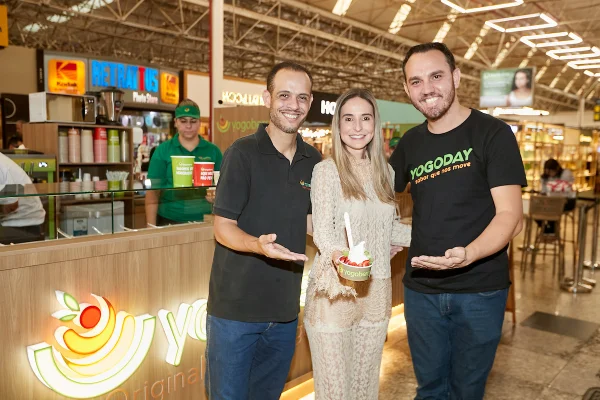 Tati Vartuli inaugura loja da Yogoberry no Gilberto Salomão 