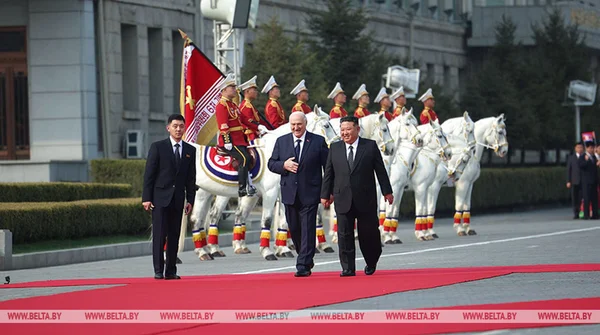 Imagem colorida mostra os presidentes da Coreia do Norte e Belarus - Metrópoles