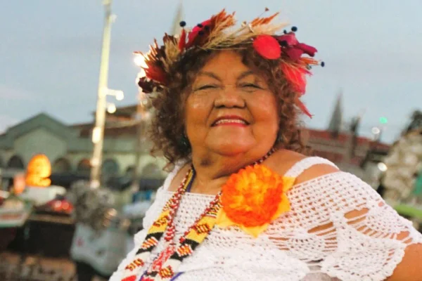 Foto colorida de Dona Onete