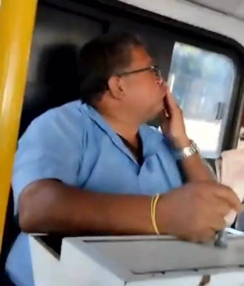 Cobrador manda beijo em ato de deboche Cobrador manda beijo em ato de deboche