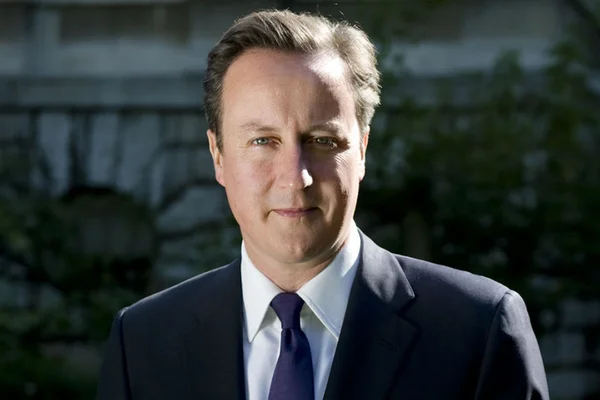 David Cameron enfrenta novos questionamentos sobre suas finanças
