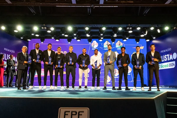 Premiação do Paulista tem maioria santista e Endrick craque do torneio