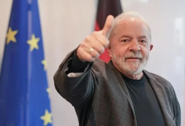 Luiz Inácio Lula da Silva, 35º presidente do Brasil. Ele tem cabelos brancos e barba branca - Metrópoles
