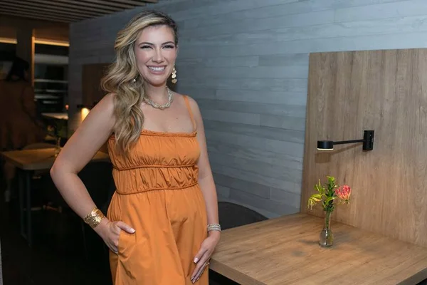 Gabriella Meireles lança coleção da Ella em coquetel com influencers