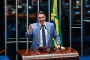 Senador Flávio Bolsonaro em discuso contra Alexandre de Moraes no Senado Senador Flávio Bolsonaro em discuso contra Alexandre de Moraes no Senado