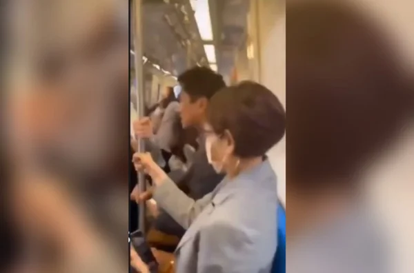 imagem colorida vagao do metro terremoto taiwan