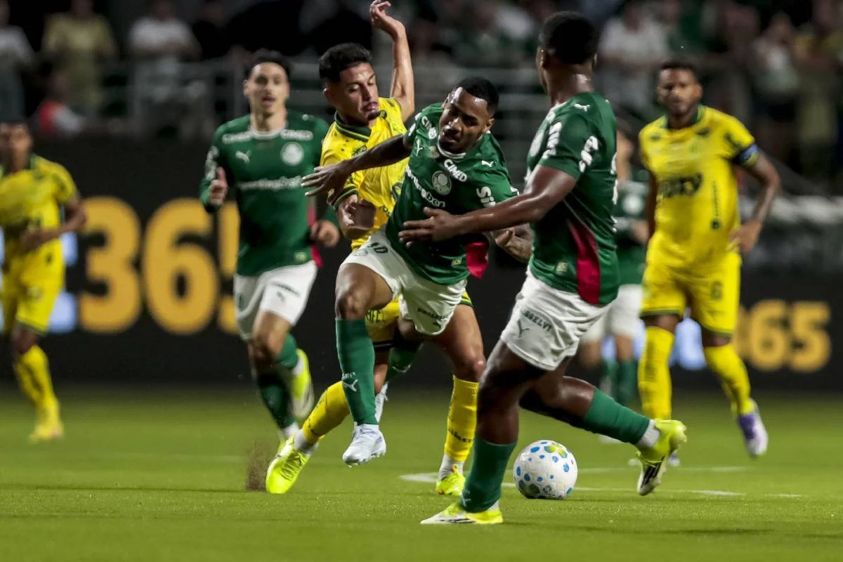 O momento superior do Palmeiras e a queda de rendimento do Mirassol colocam o líder do Brasileirão como favorito para o confronto. O momento superior do Palmeiras e a queda de rendimento do Mirassol colocam o líder do Brasileirão como favorito para o confronto.