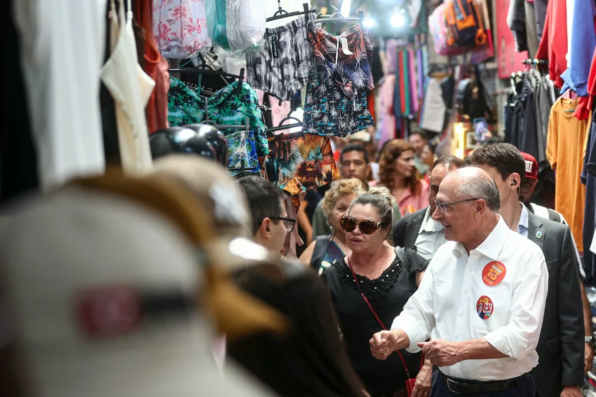 Alckmin reforça campanha nas ruas para o segundo turno Alckmin reforça campanha nas ruas para o segundo turno
