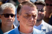 Bolsonaro dormiu após tomar remédios e retornará a Brasília