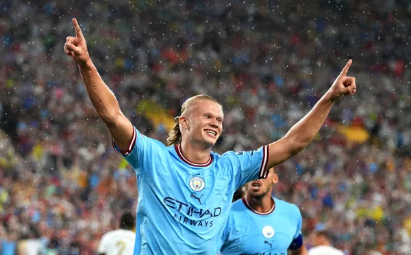 Haaland comemorando gol em amistoso - Metrópoles