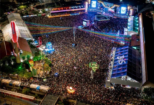 Imagem colorida, festejo Caruaru - Metrópoles