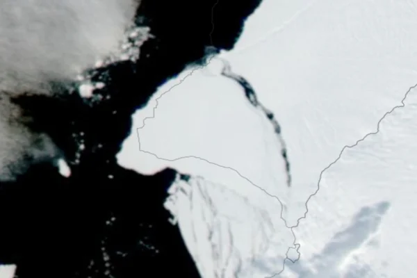 imagem de satélite mostra placa de gelo com rachadura