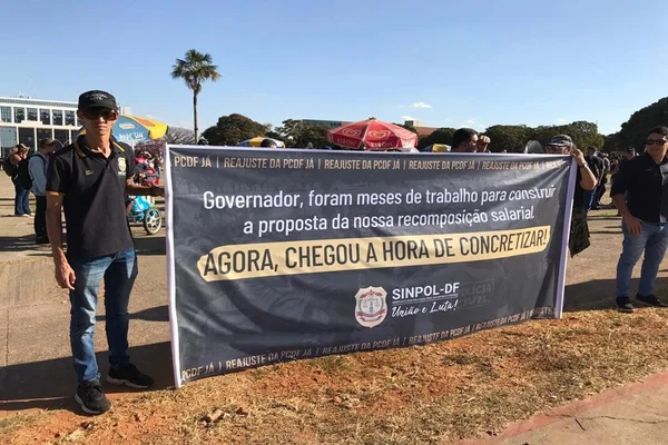 Policiais do DF vão ao Palácio do Buriti cobrar recomposição salarial