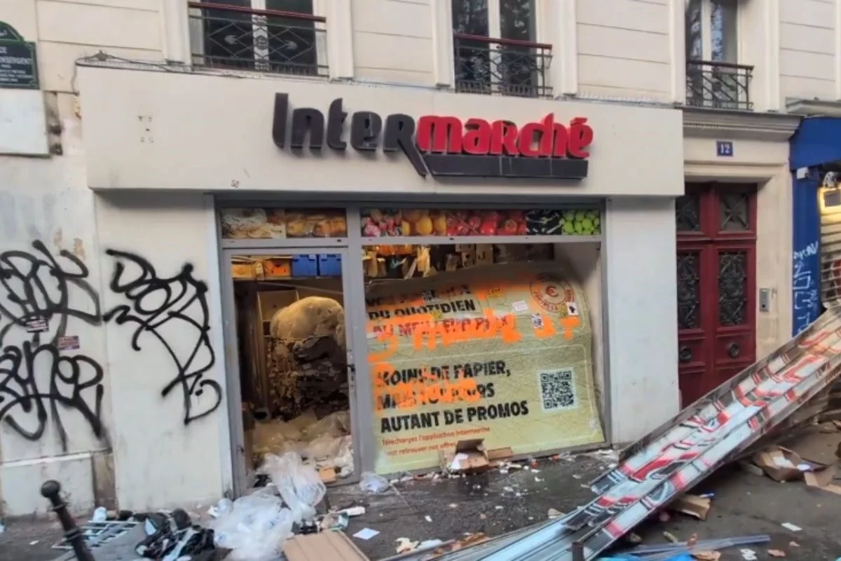 Manifestações já se expandiram por diversas cidades do país, entre elas Paris, Marselha, Angers e Lyon Manifestações já se expandiram por diversas cidades do país, entre elas Paris, Marselha, Angers e Lyon