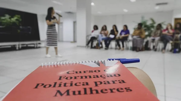 Iniciativas se unem para ampliar representação das mulheres nas eleições