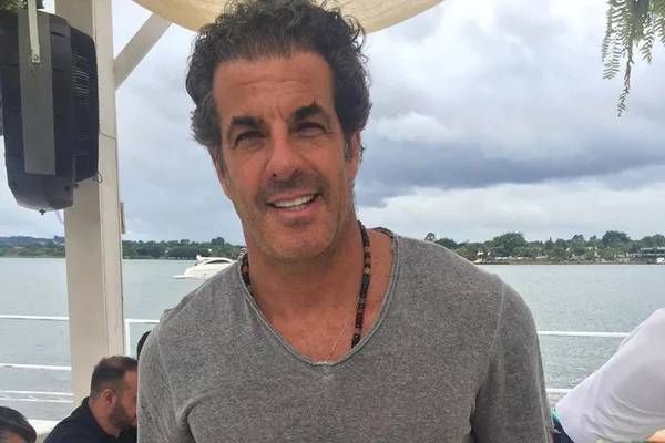 Café de la Musique, de Álvaro Garnero, chega a Brasília