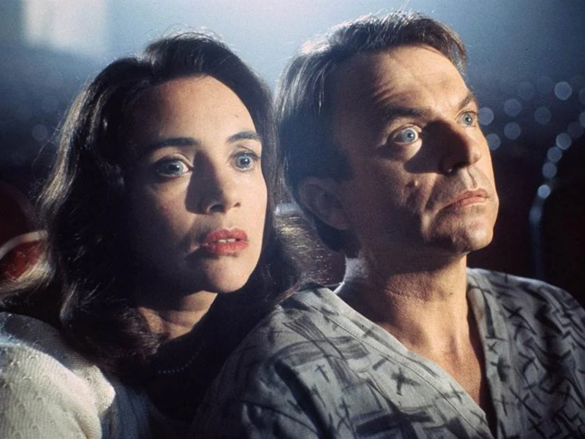 <b>À Beira da Loucura (1994).</b> John Carpenter, um dos mestres do horror, tem uma porção de filmes mais populares, como Halloween (1978) e O Enigma de Outro Mundo (1982). Mas este, certamente, também figura entre os seus melhores. Uma mistura de Lovecraft e Stephen King numa trama sinistra sobre um investigador de seguros (Sam Neill) diante dos desdobramentos alucinantes provocados por um adorado escritor de livros de terror. Na <a href="https://www.netflix.com/title/624473"><b>Netflix</b></a> <b>À Beira da Loucura (1994).</b> John Carpenter, um dos mestres do horror, tem uma porção de filmes mais populares, como Halloween (1978) e O Enigma de Outro Mundo (1982). Mas este, certamente, também figura entre os seus melhores. Uma mistura de Lovecraft e Stephen King numa trama sinistra sobre um investigador de seguros (Sam Neill) diante dos desdobramentos alucinantes provocados por um adorado escritor de livros de terror. Na <a href="https://www.netflix.com/title/624473"><b>Netflix</b></a>