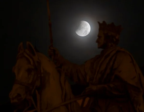 Eclipse lunar parcial: veja fotos do fenômeno visível no Brasil - destaque galeria