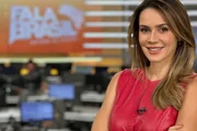 Manuela Queiroz faz pose nas redes sociais