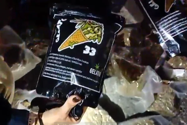 Imagem de pacote de maconha