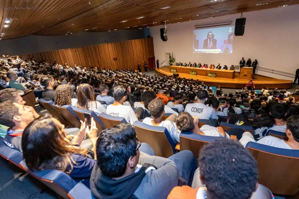 Com Braga Netto e Bia Kicis, CLDF homenageia escolas cívico-militares
