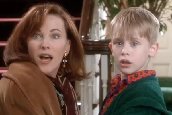 Macaulay Culkin e Catherine O'Hara em Esqueceram de Mim