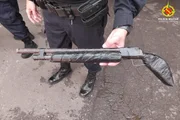 Uma arma artesanal foi encontrada no local